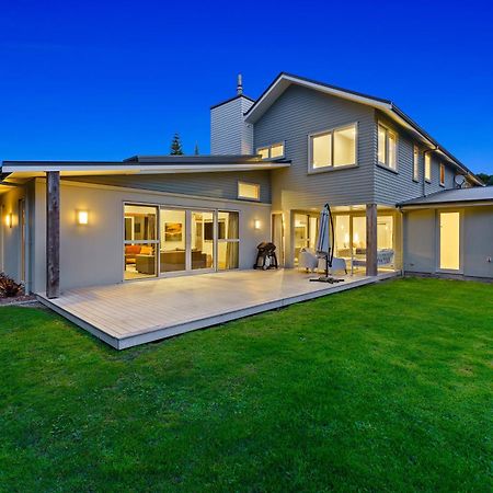 Anam Cara Gardens Luxury Villa Private Bedrooms And Ensuite Bathrooms Sleeps 9 Otaki Exterior foto