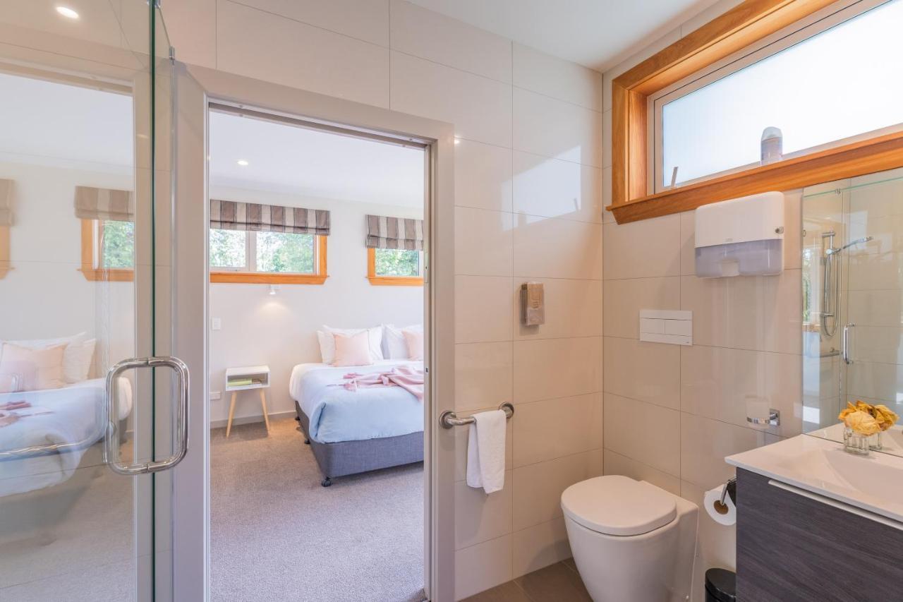Anam Cara Gardens Luxury Villa Private Bedrooms And Ensuite Bathrooms Sleeps 9 Otaki Exterior foto
