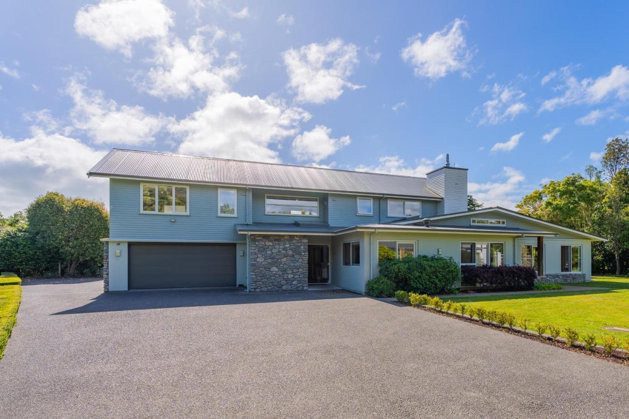 Anam Cara Gardens Luxury Villa Private Bedrooms And Ensuite Bathrooms Sleeps 9 Otaki Exterior foto